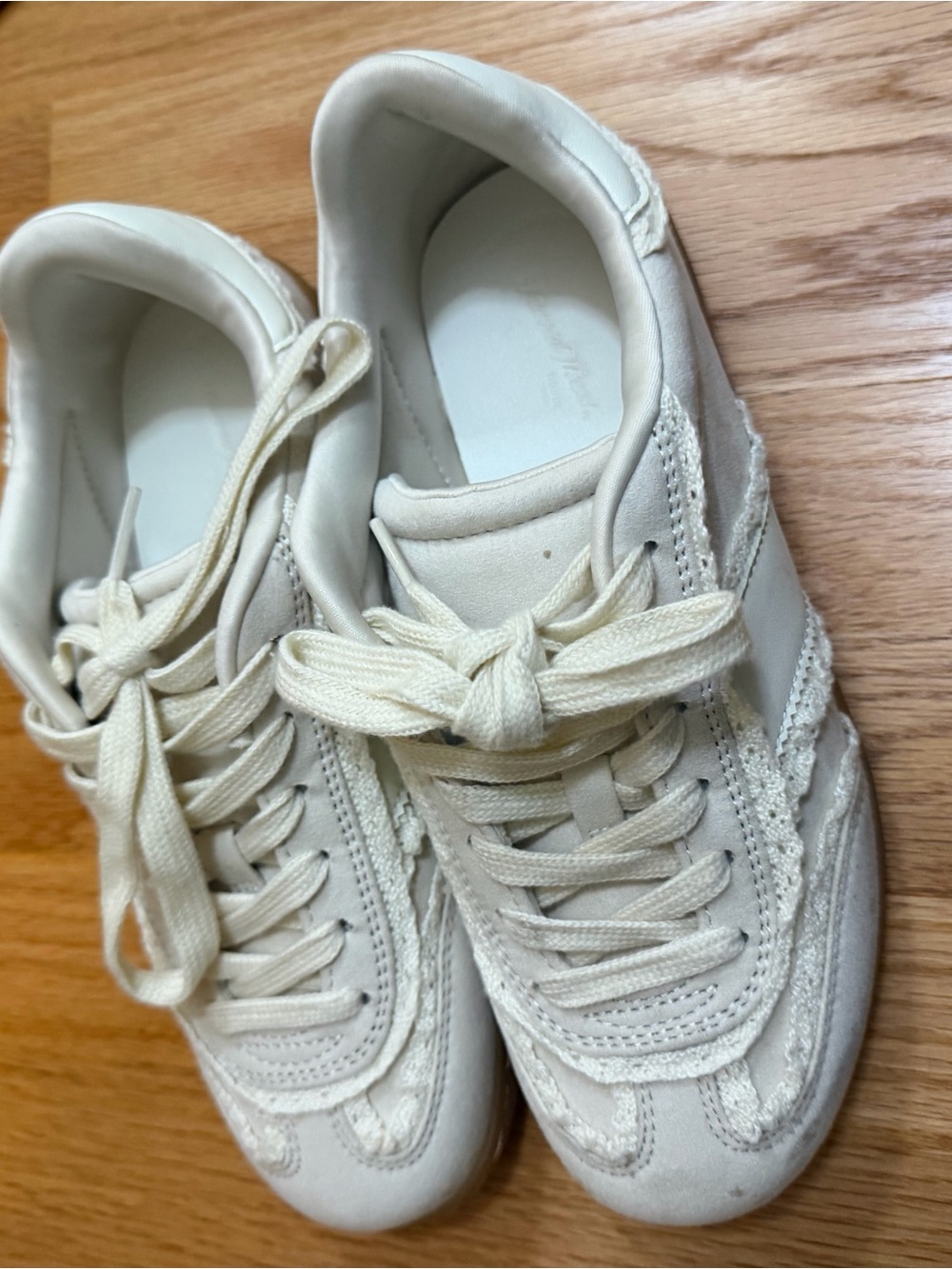 Universal Thread Cream Lace-Up Sneakers — Neutral Casual Trainers